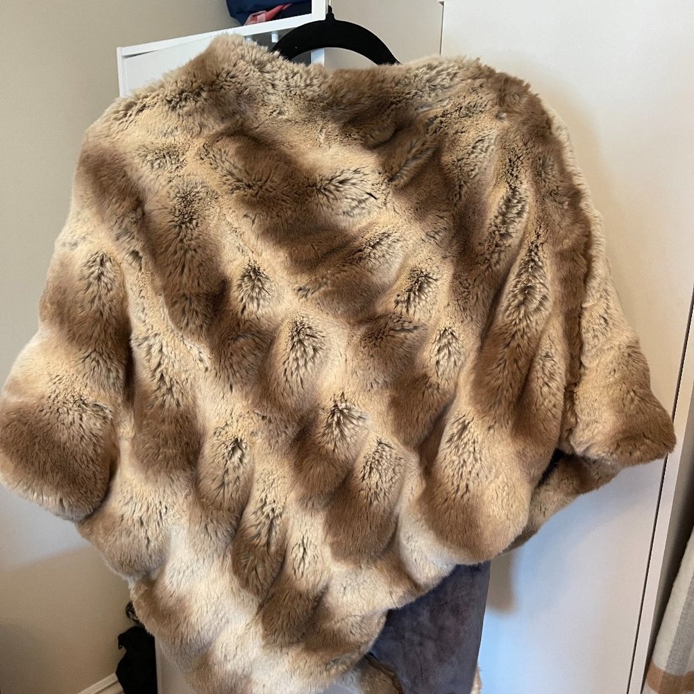 Donna Salyers Fabulous Faux Furs Poncho (O/S)